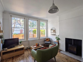*Unique Brighton Apartment & Garden, near Beach*